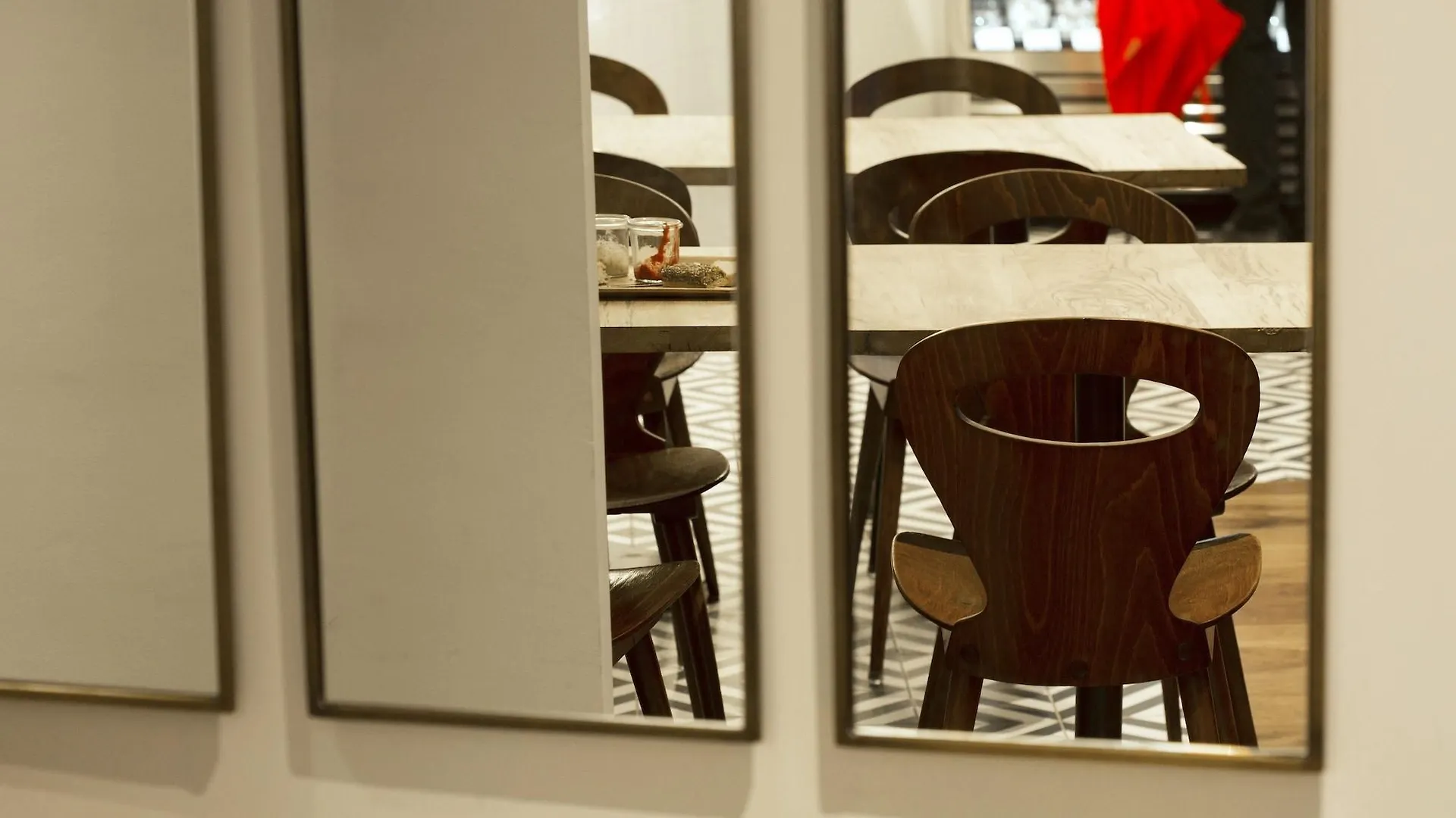 Hotel Monsieur Helder Paris 3*,